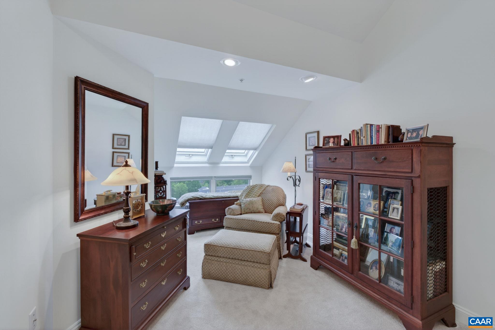 500 CRESTWOOD DR Unit: 1606