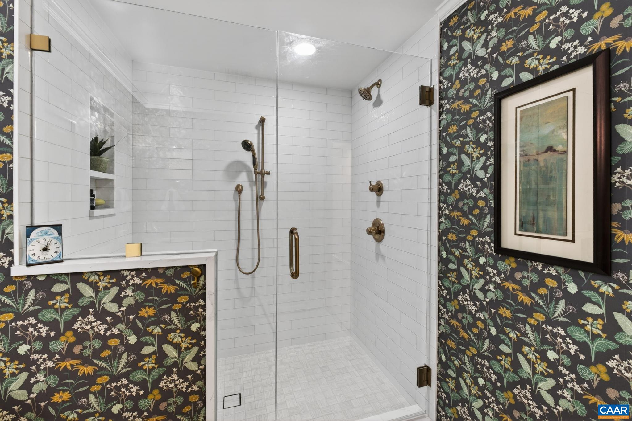 500 CRESTWOOD DR Unit: 1606