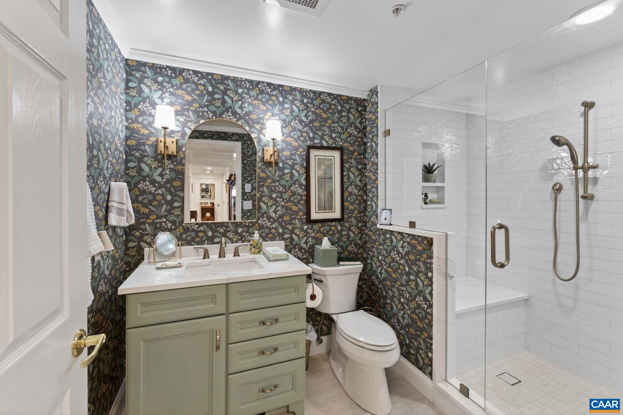 500 CRESTWOOD DR Unit: 1606