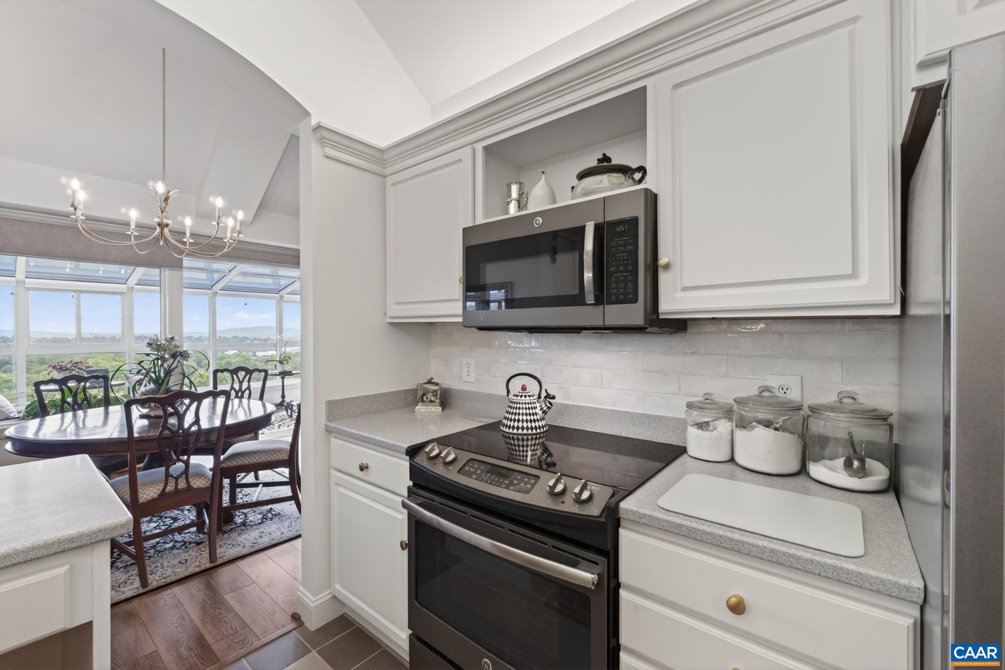 500 CRESTWOOD DR Unit: 1606