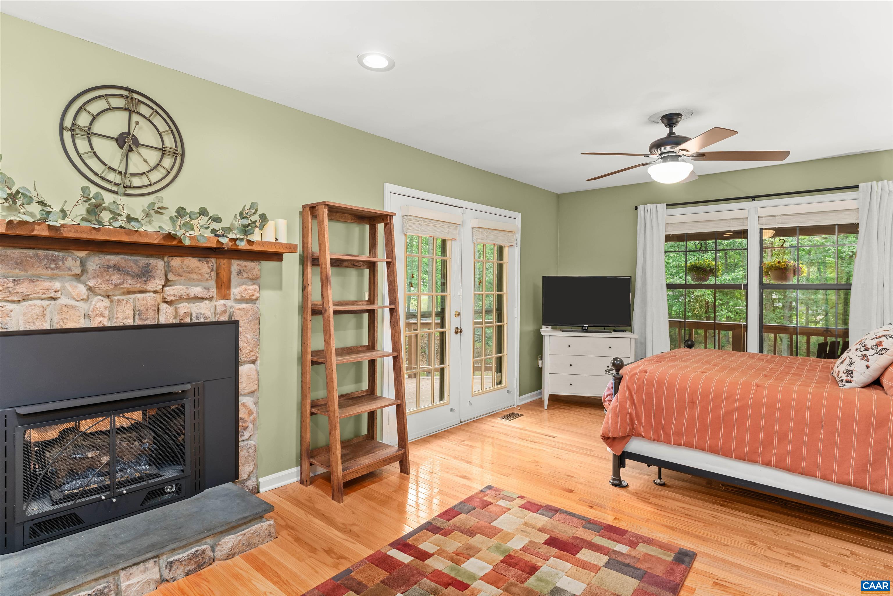 116 LAKEWOOD DR
