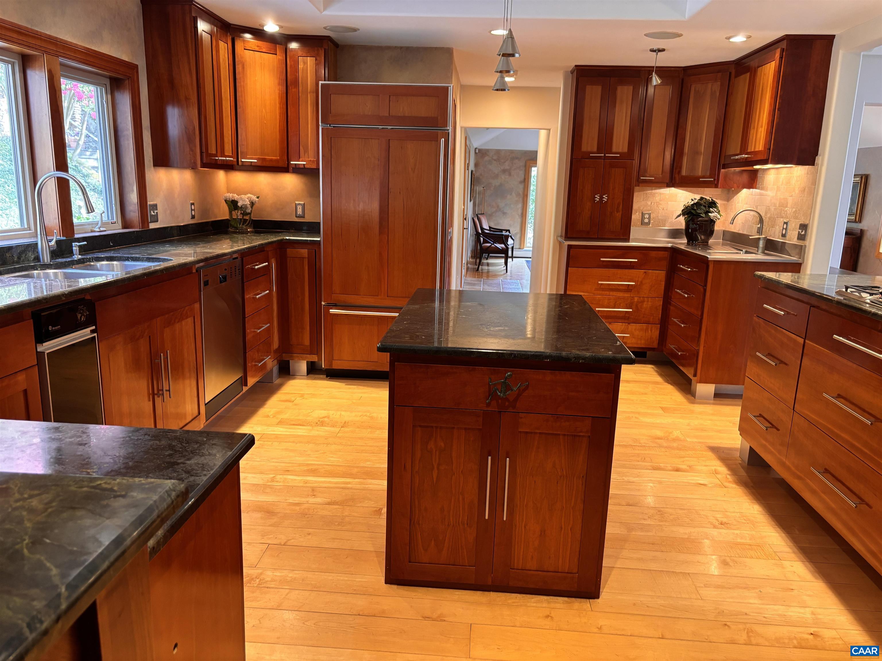43 CANTERBURY RD