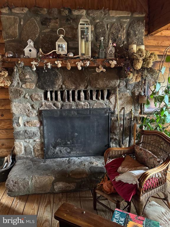 68 CHIMNEY HOLLOW RD