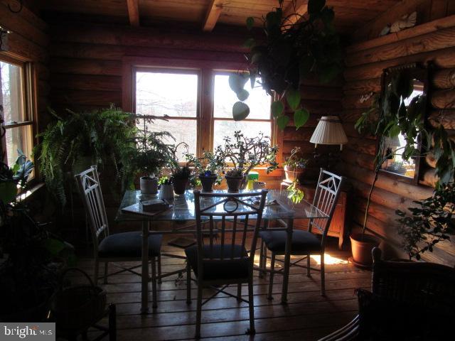 68 CHIMNEY HOLLOW RD