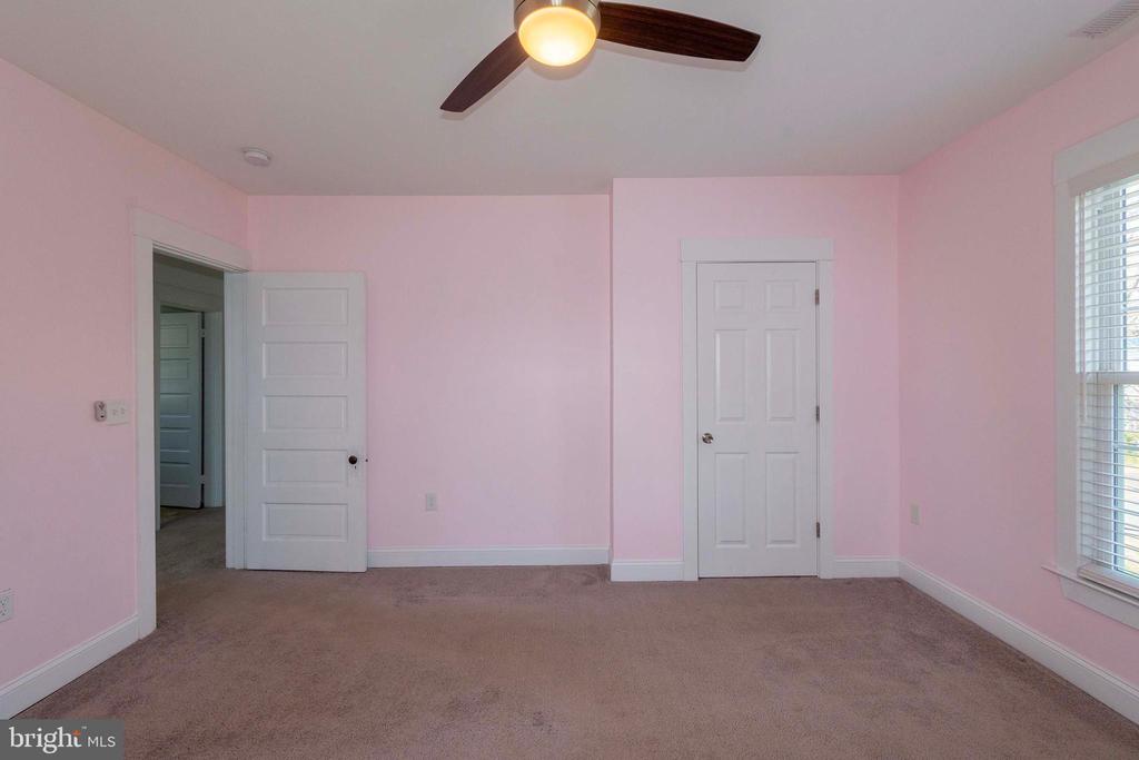 158 PELISO AVE