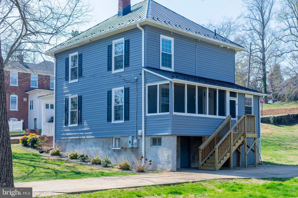 158 PELISO AVE