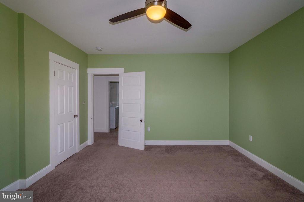 158 PELISO AVE