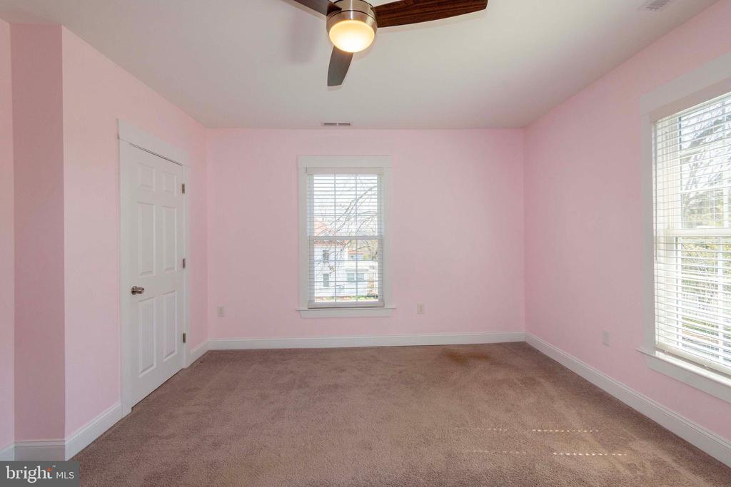 158 PELISO AVE