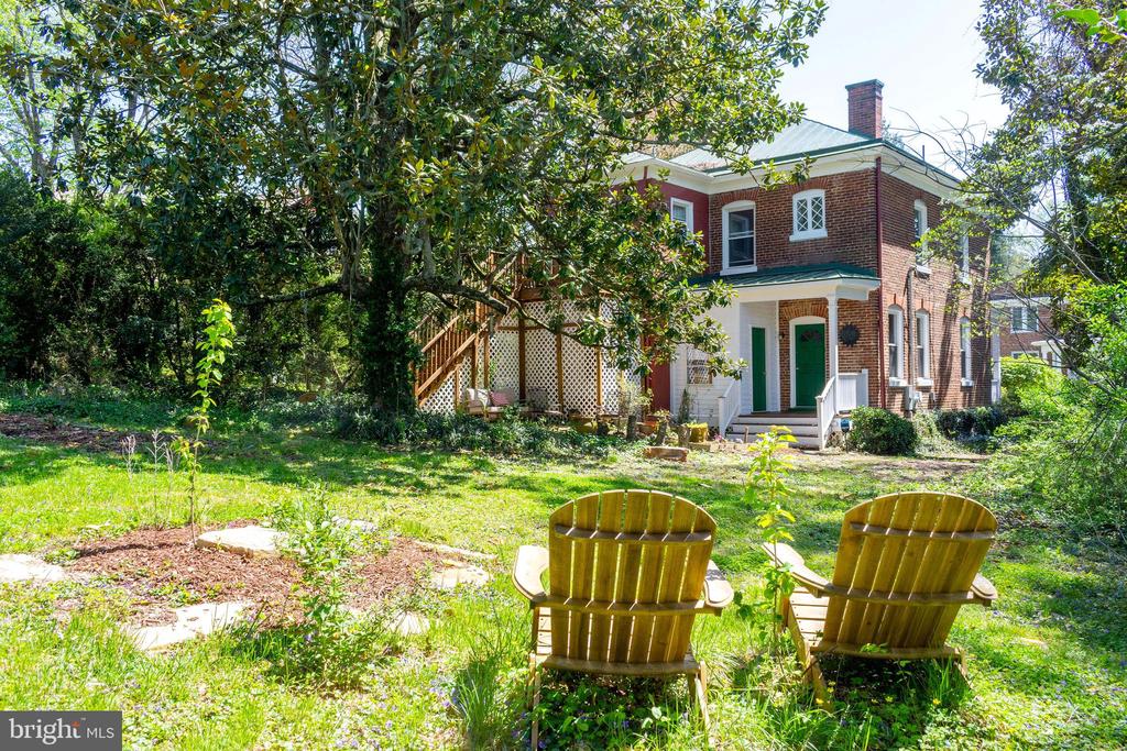 219 E MAIN ST E