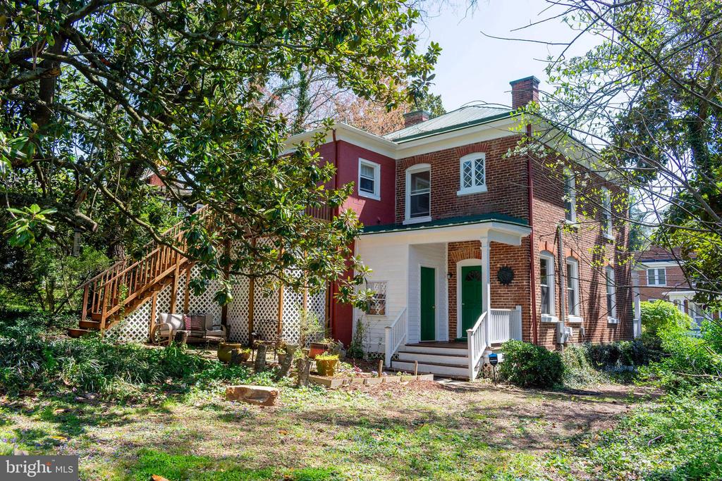 219 E MAIN ST E
