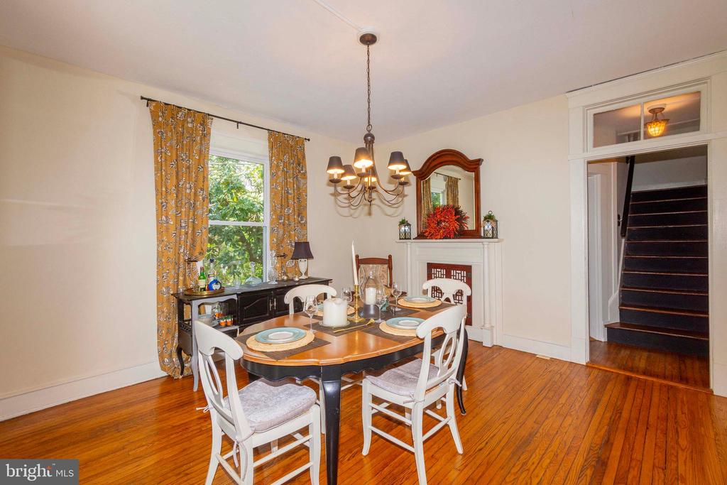 219 E MAIN ST E