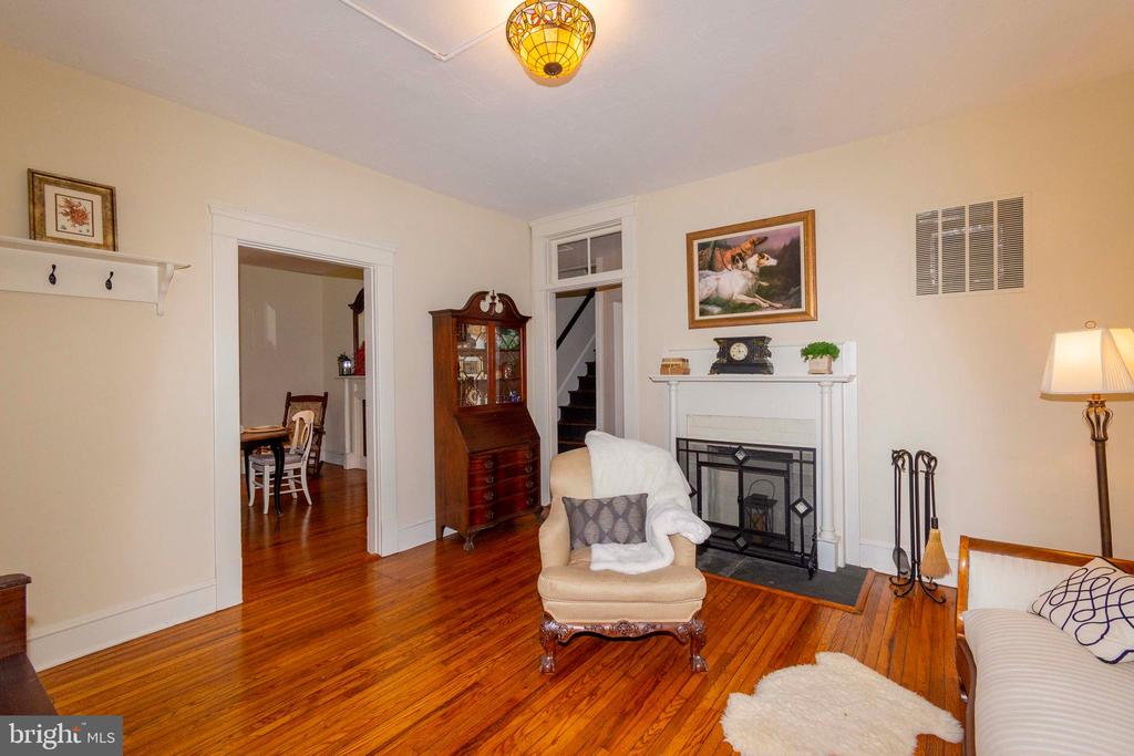 219 E MAIN ST E