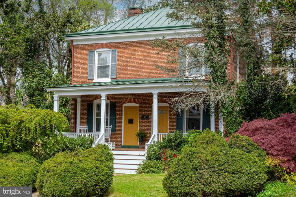 219 E MAIN ST E