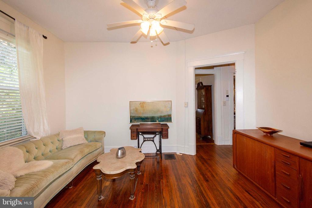 219 E MAIN ST E