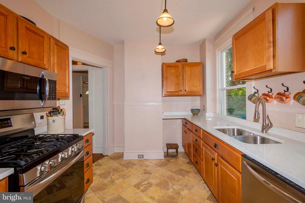 219 E MAIN ST E