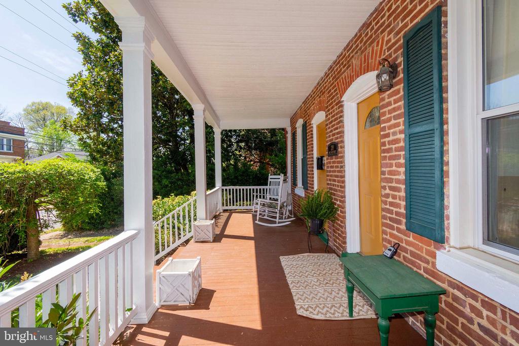 219 E MAIN ST E