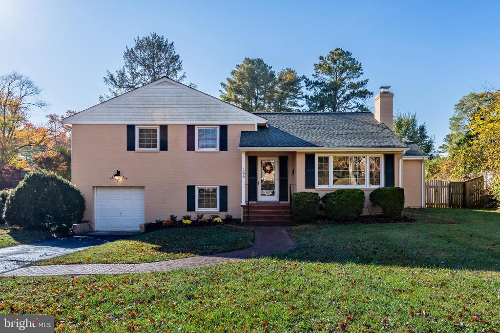 396 E MAIN ST