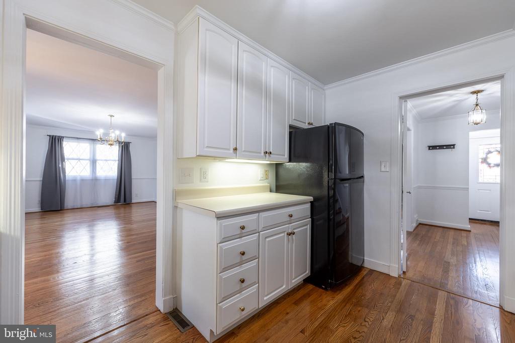 396 E MAIN ST