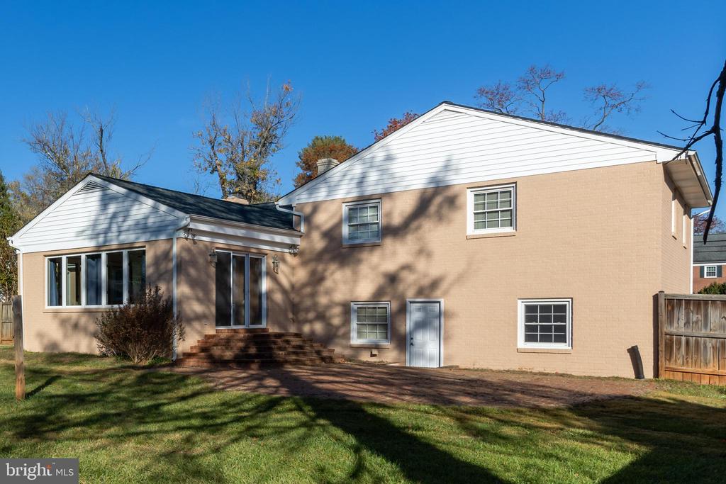 396 E MAIN ST