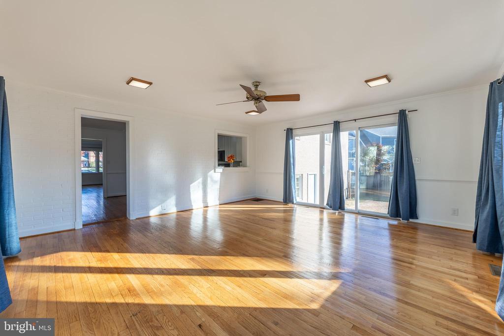 396 E MAIN ST