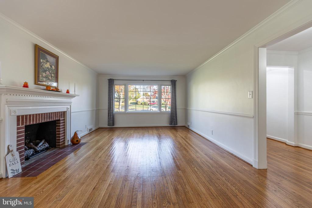 396 E MAIN ST