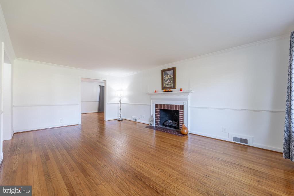 396 E MAIN ST