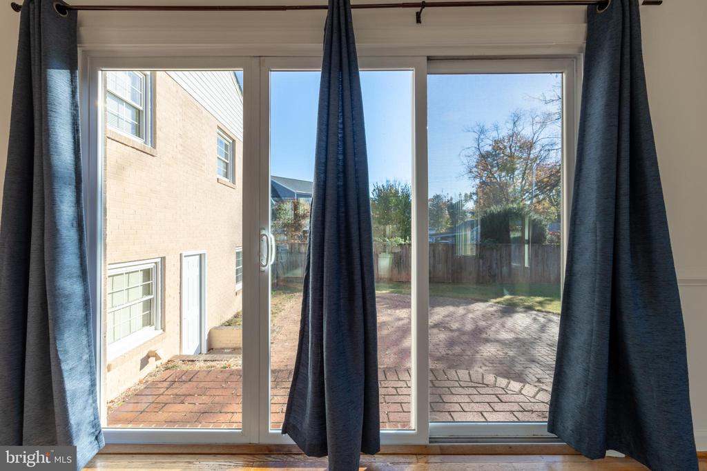 396 E MAIN ST