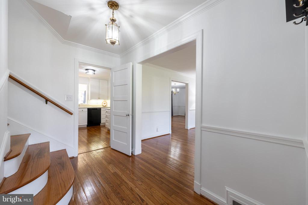 396 E MAIN ST