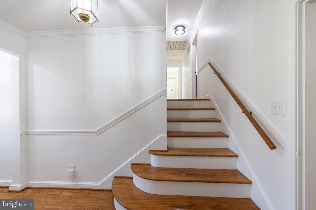 396 E MAIN ST