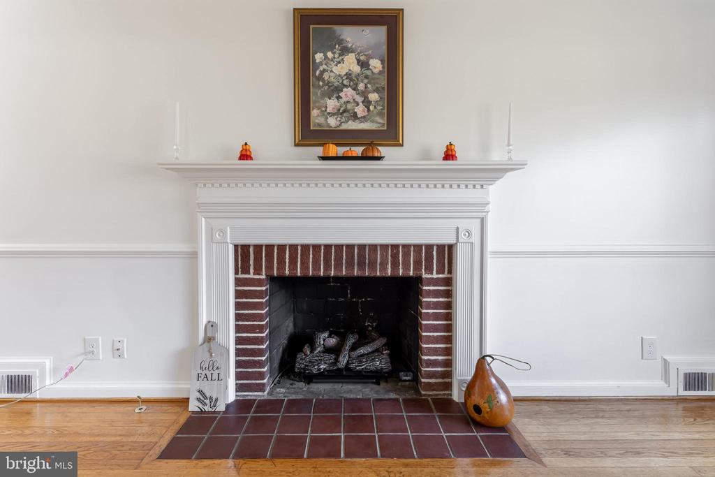 396 E MAIN ST