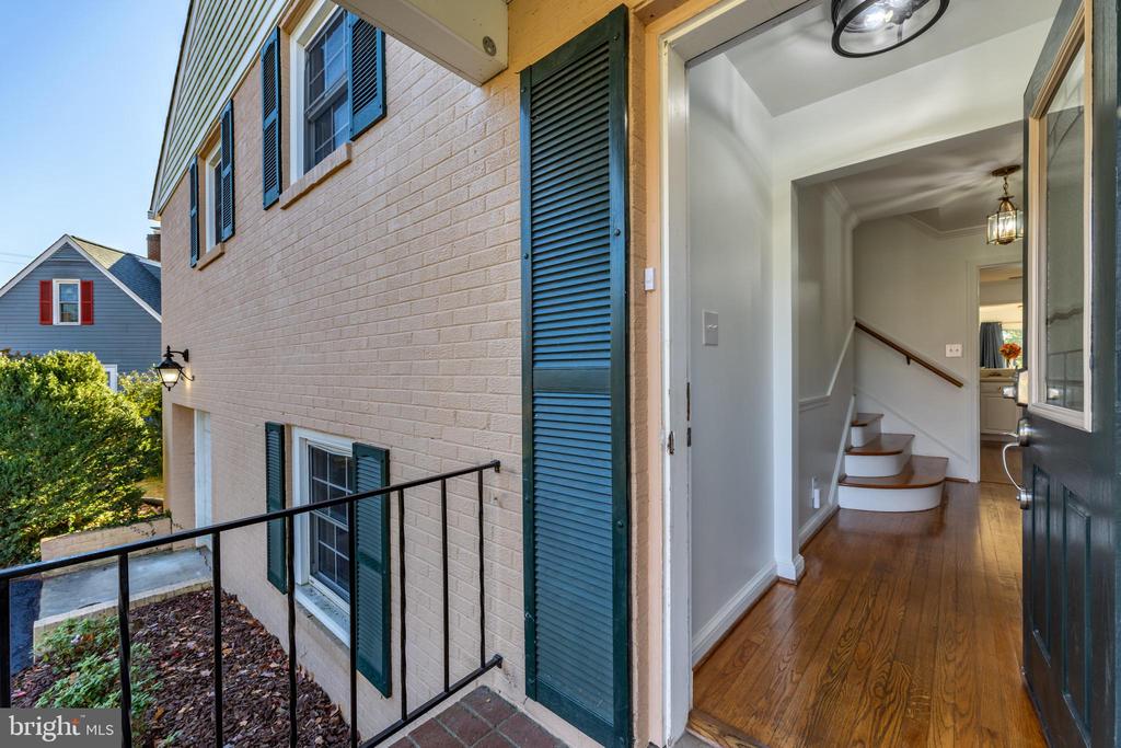 396 E MAIN ST