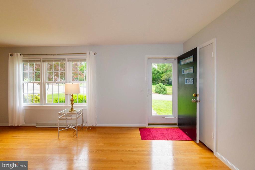 316 MIMOSA LN