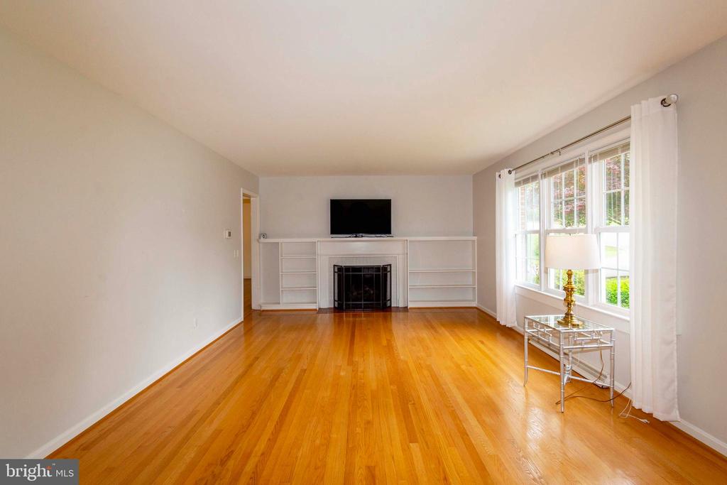 316 MIMOSA LN