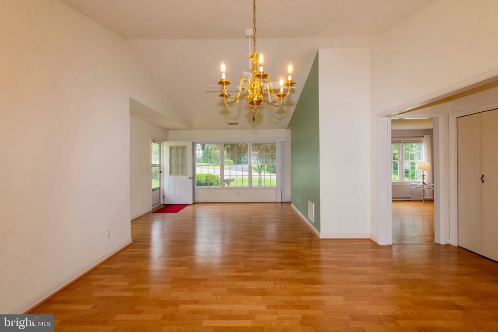 316 MIMOSA LN