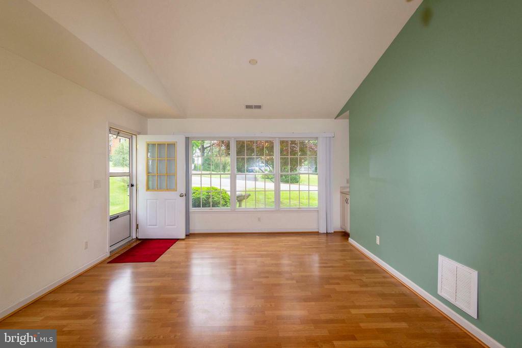 316 MIMOSA LN