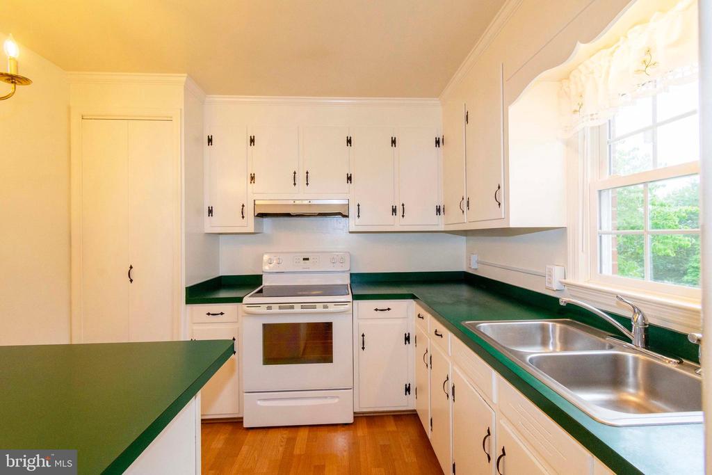 316 MIMOSA LN