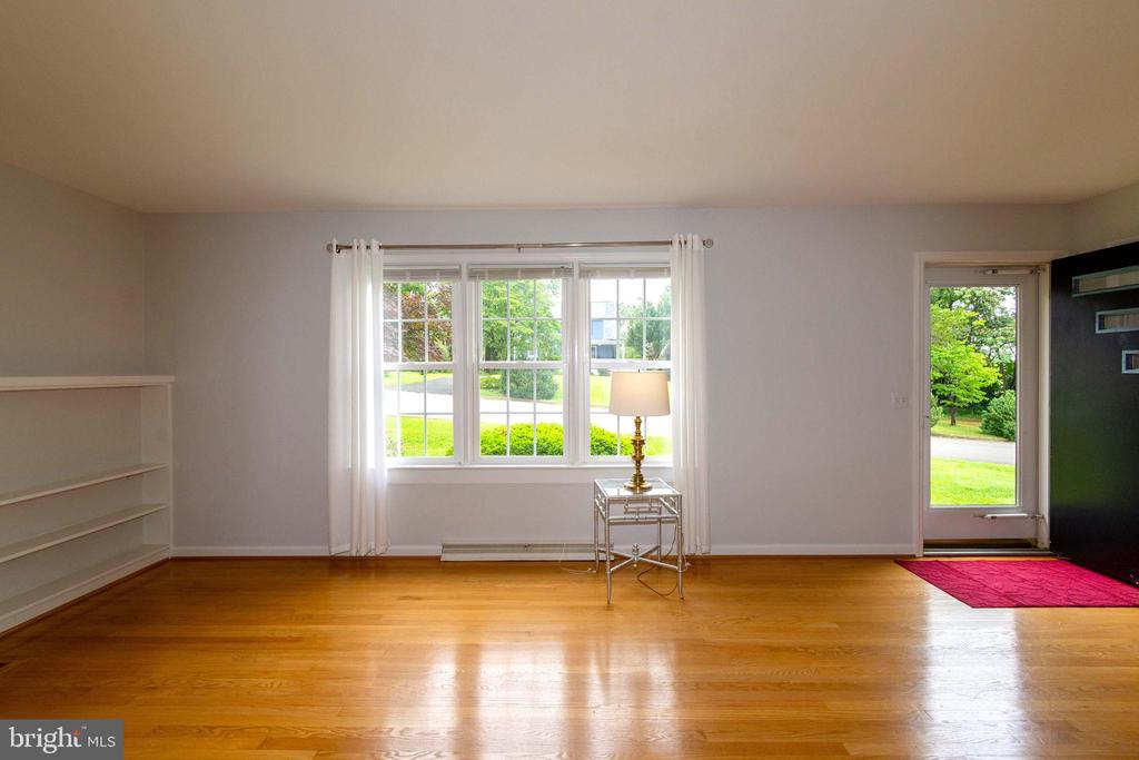 316 MIMOSA LN