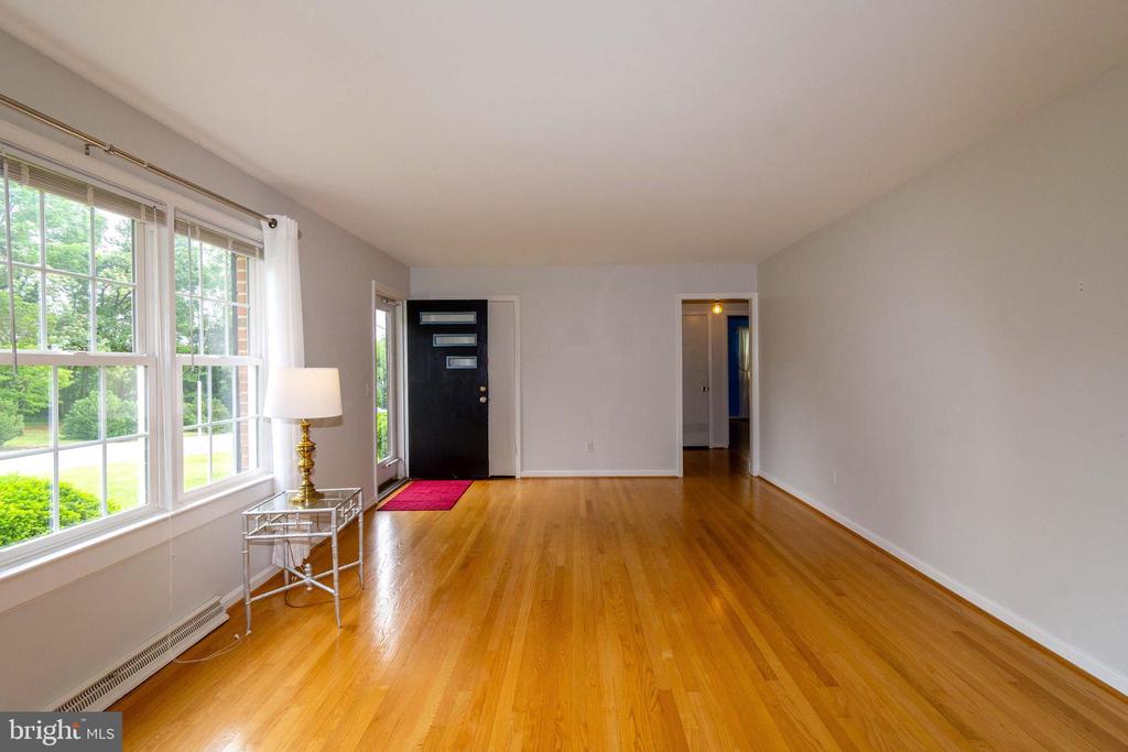 316 MIMOSA LN