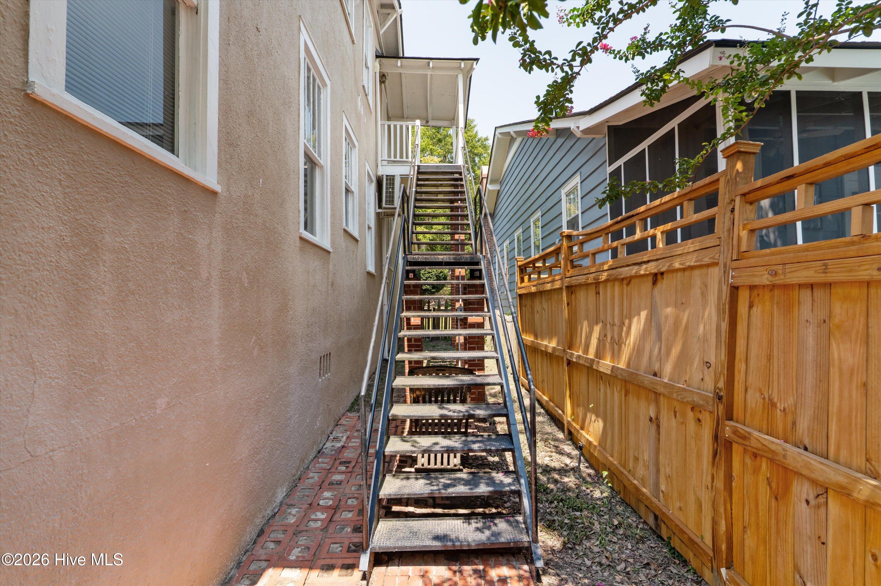 978 Heard Avenue