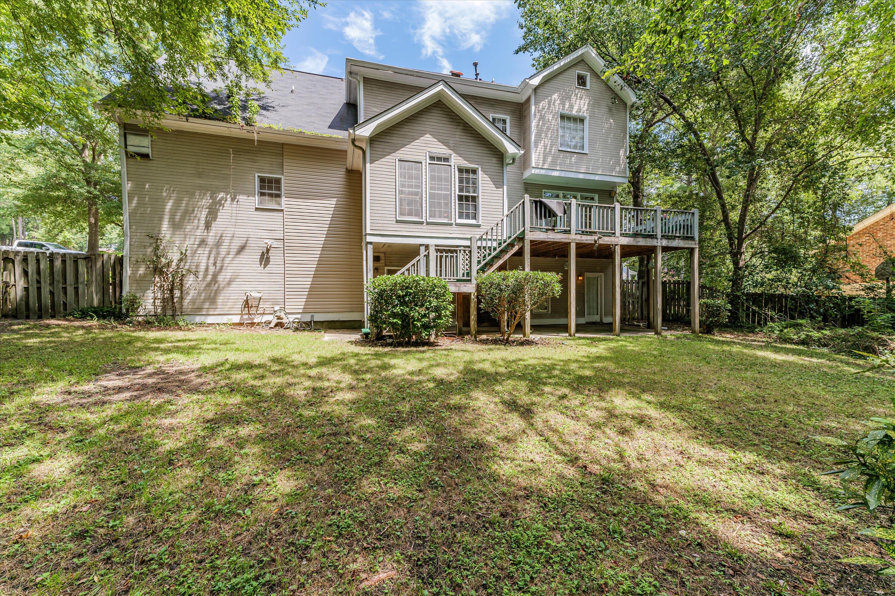 930 DEERCREST Circle