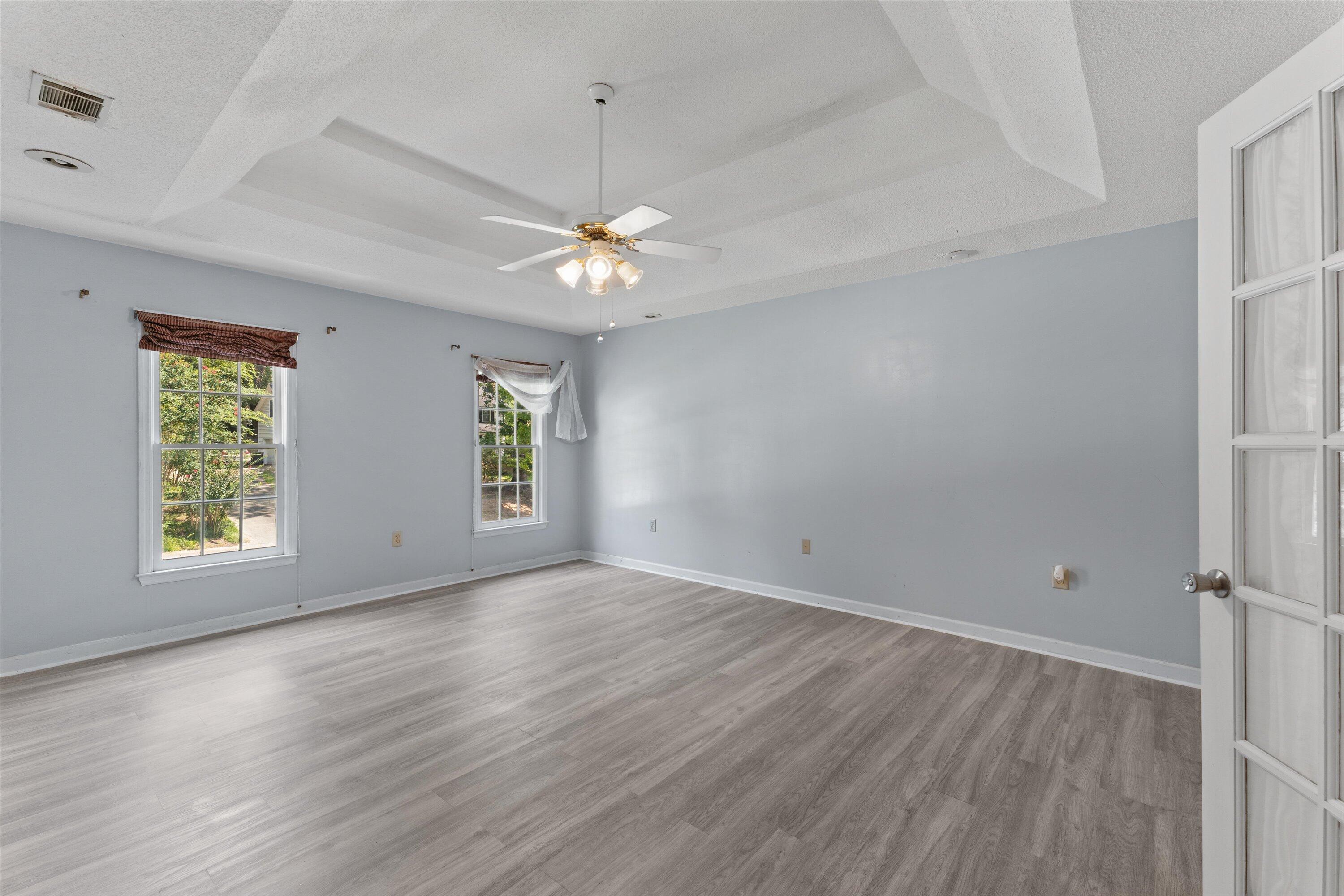 930 DEERCREST Circle