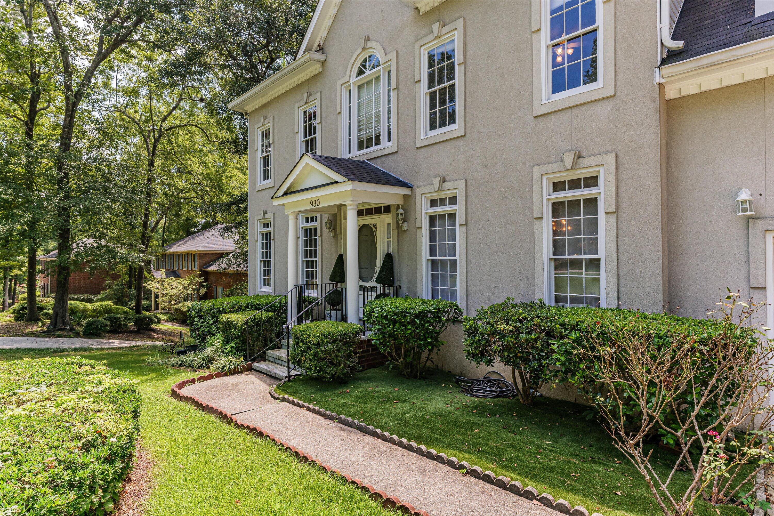 930 DEERCREST Circle