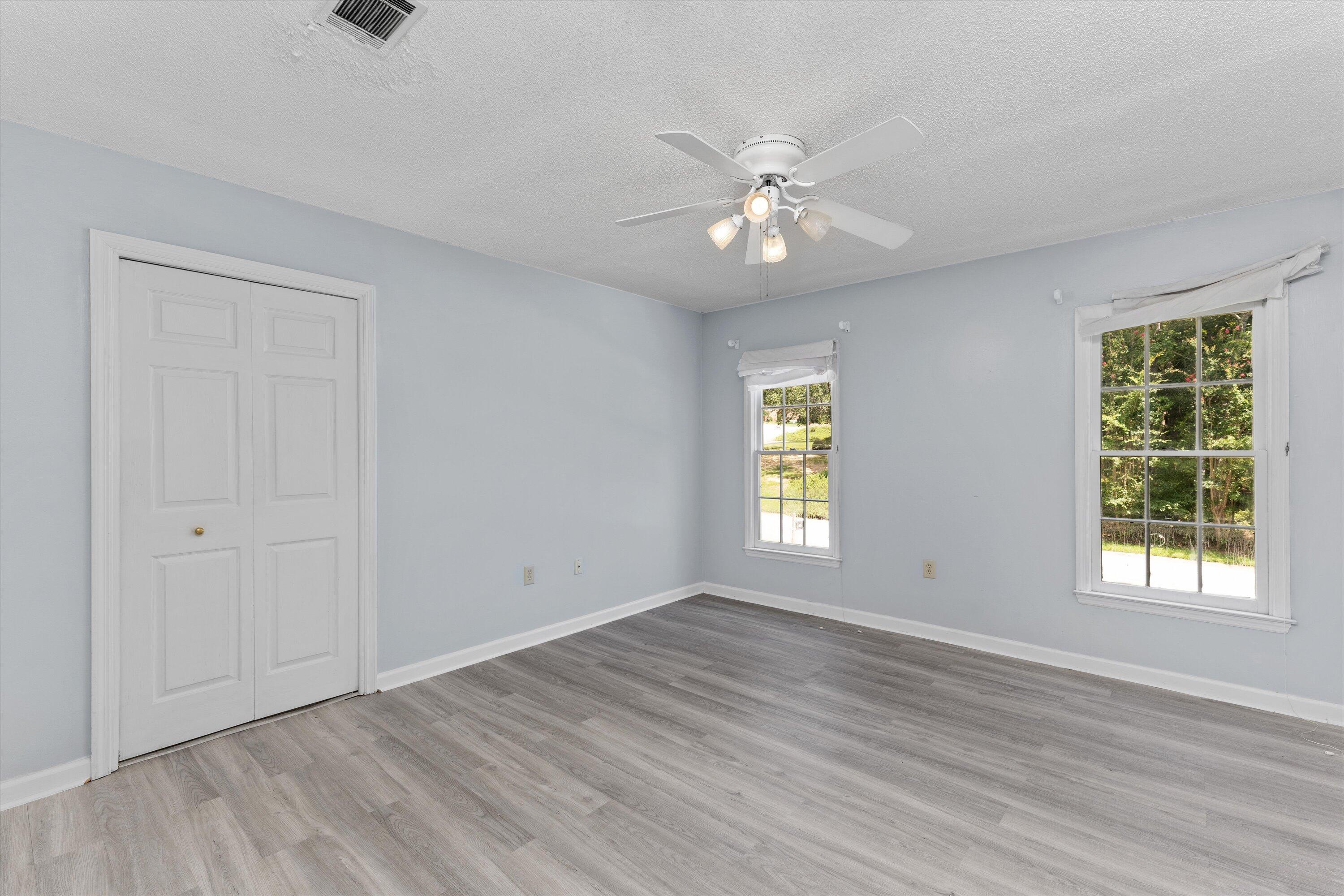 930 DEERCREST Circle