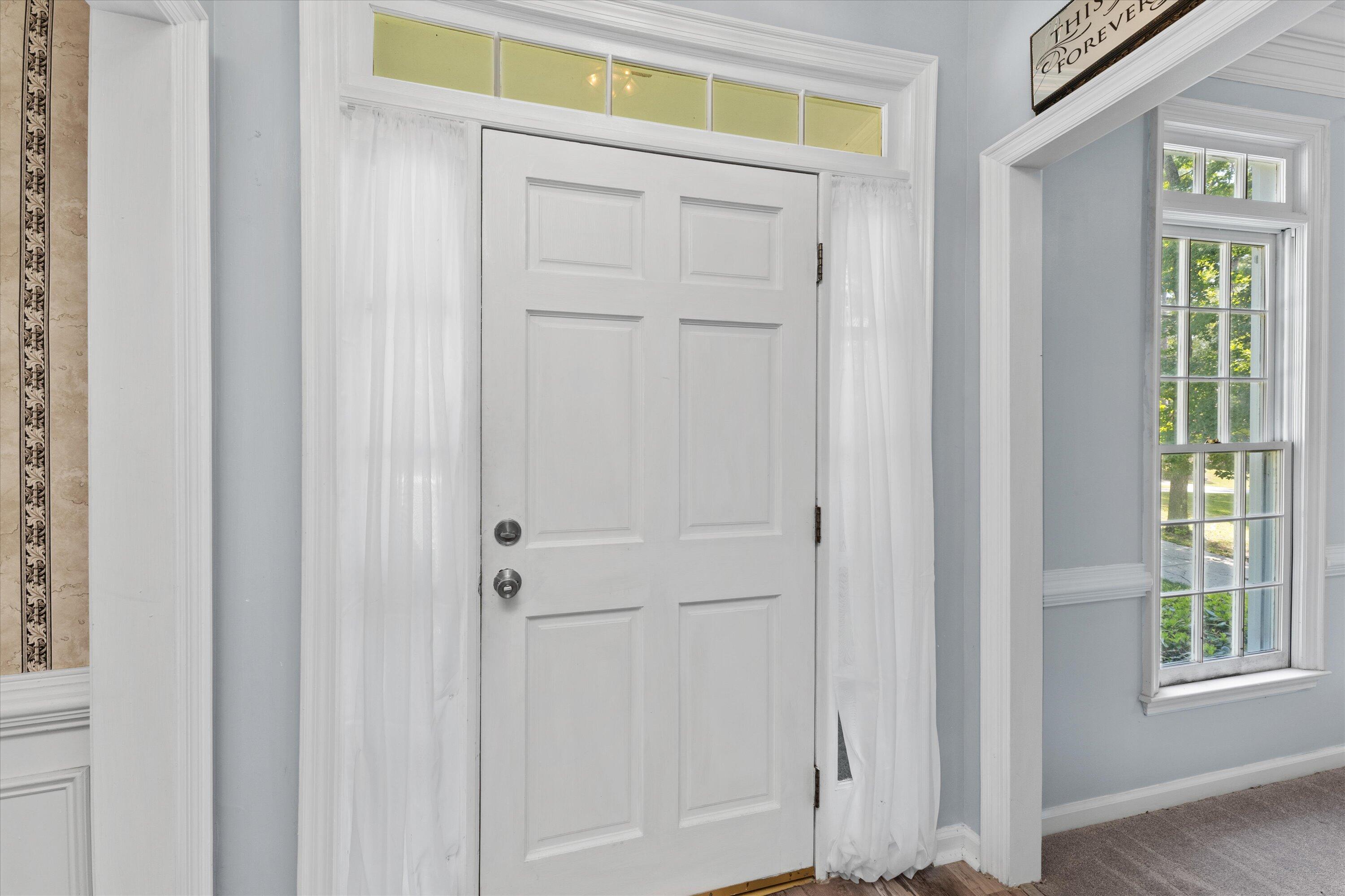 930 DEERCREST Circle