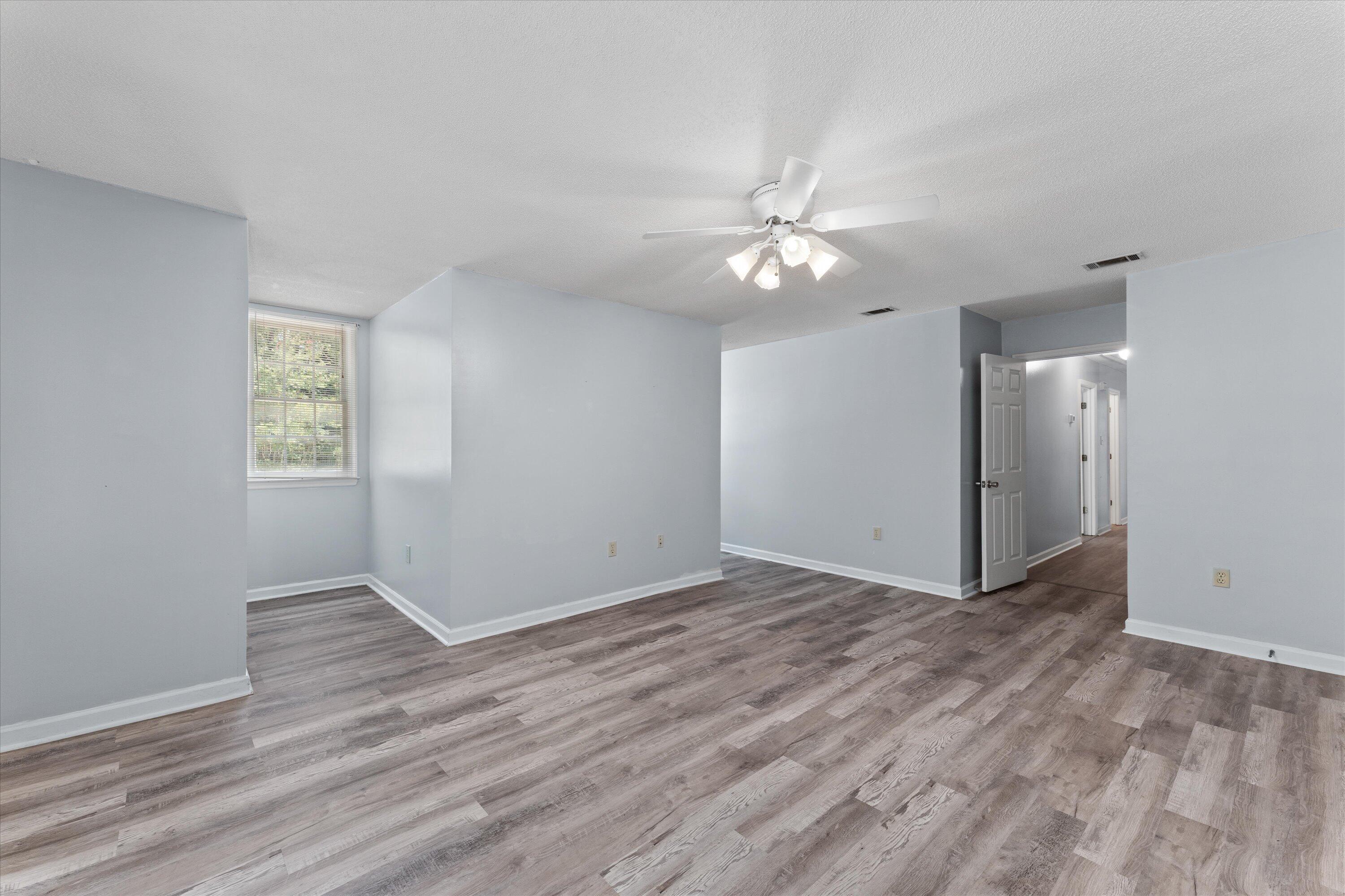 930 DEERCREST Circle