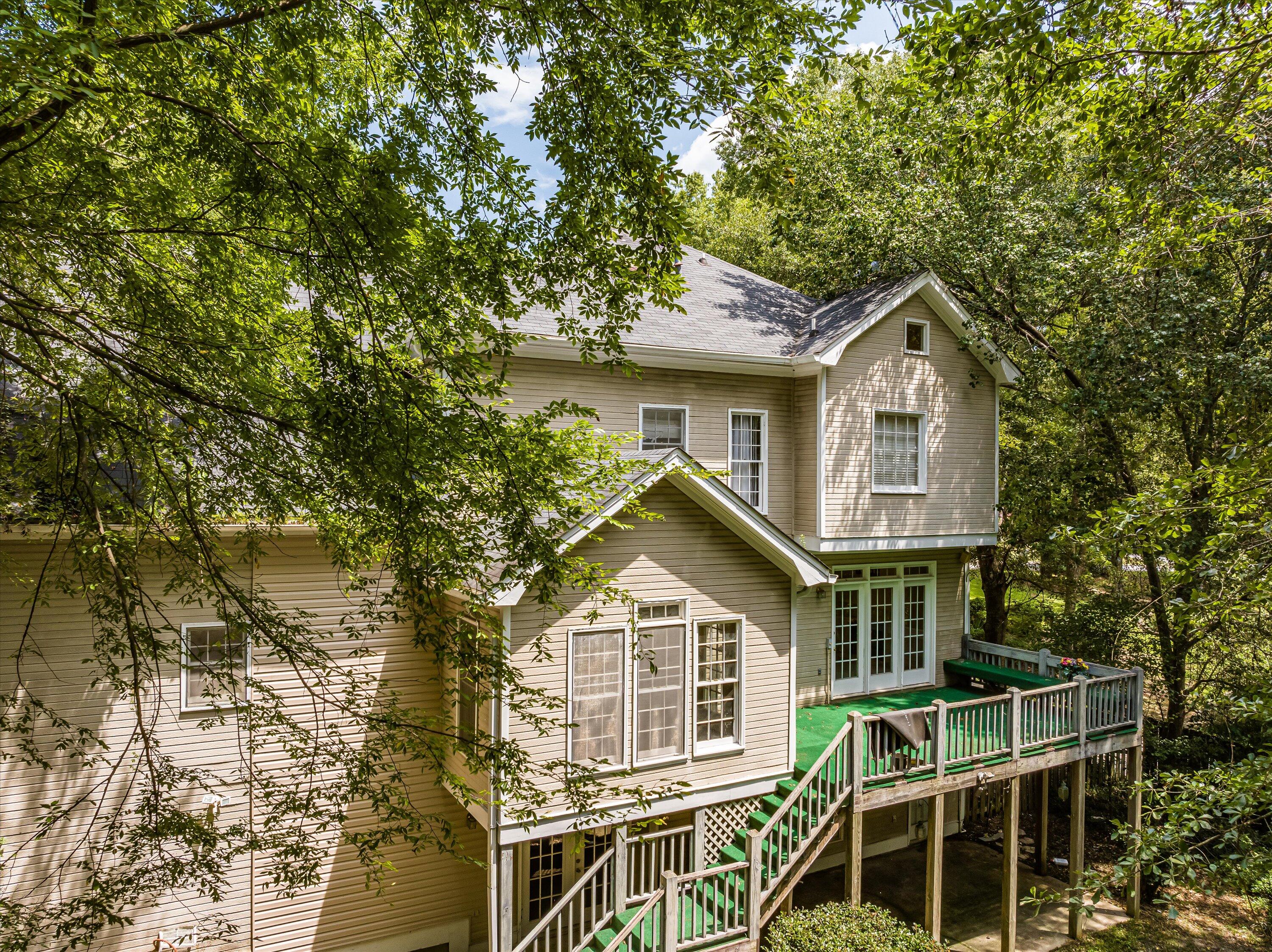 930 DEERCREST Circle