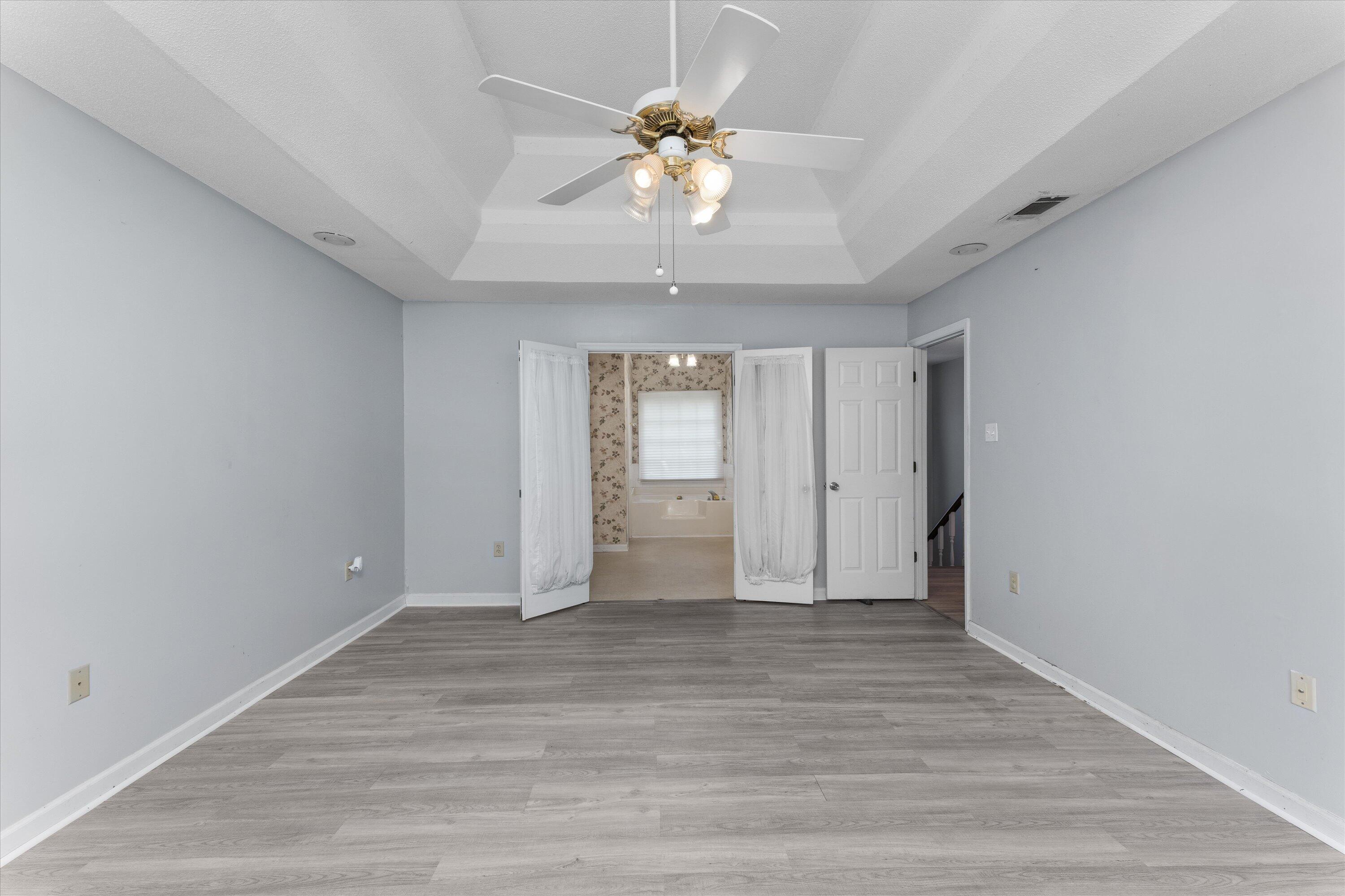 930 DEERCREST Circle