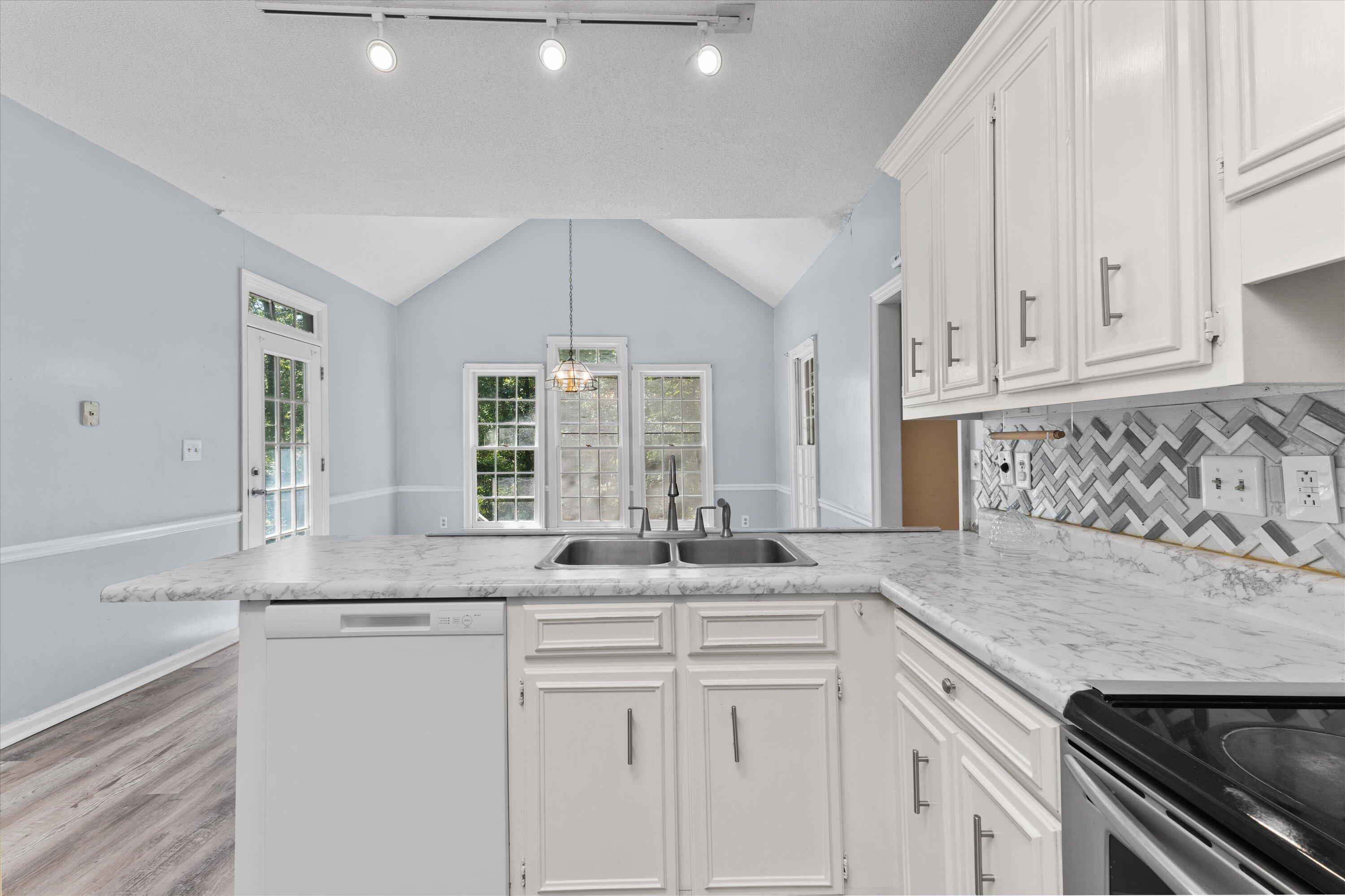 930 DEERCREST Circle