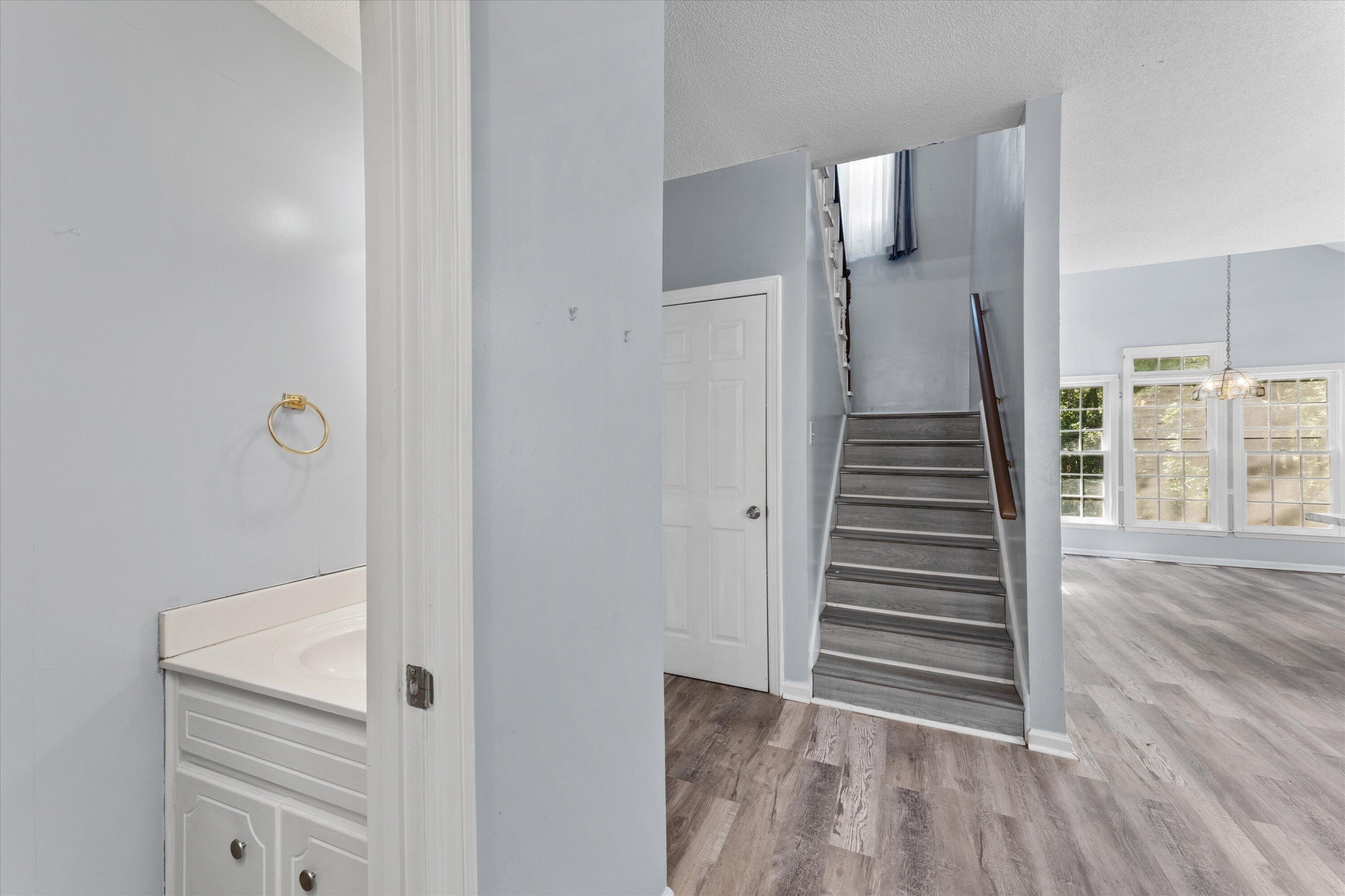 930 DEERCREST Circle