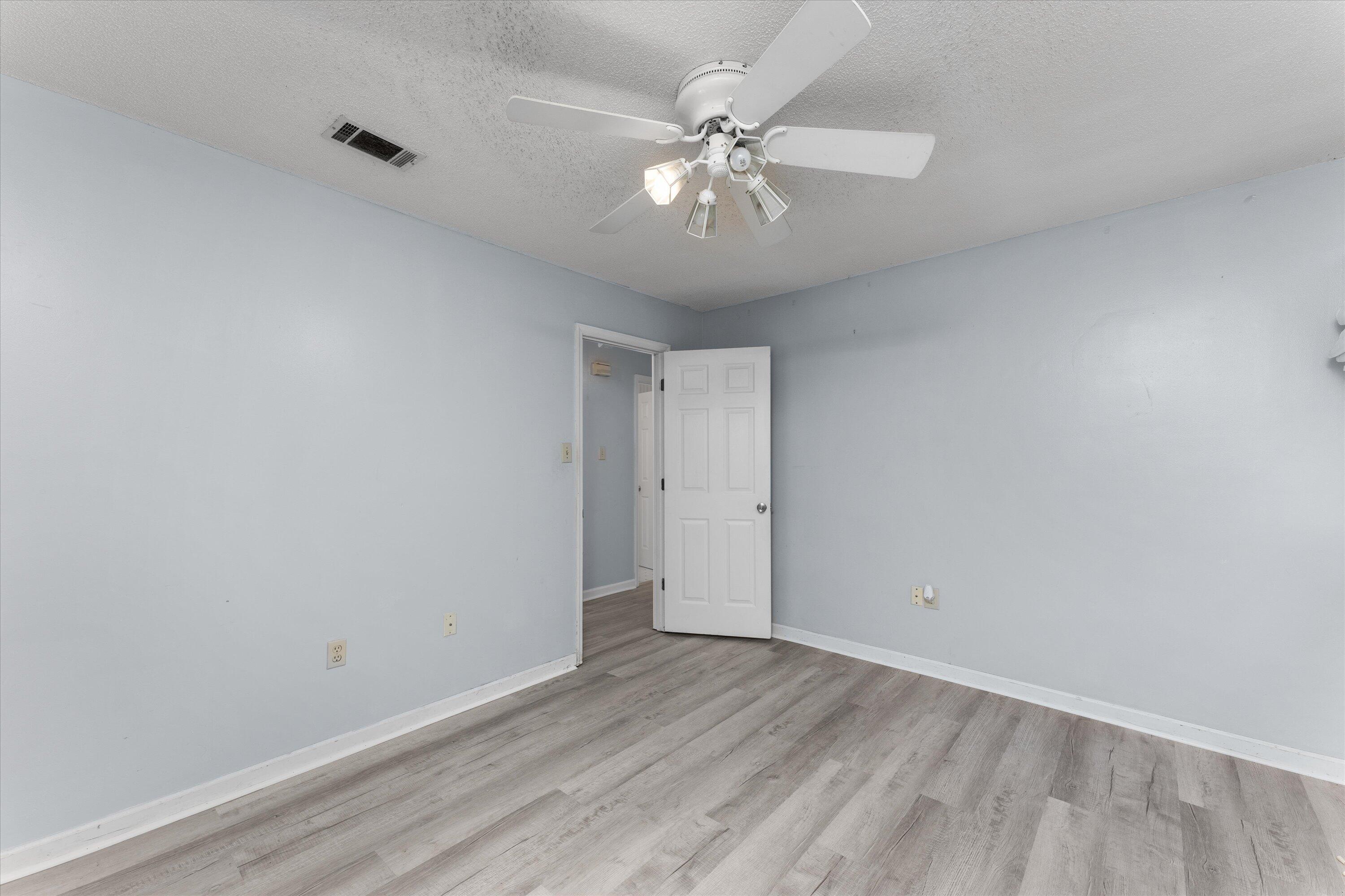 930 DEERCREST Circle